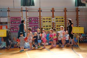 Vrtčevski otroci pomahali vrtcu v slovo 5